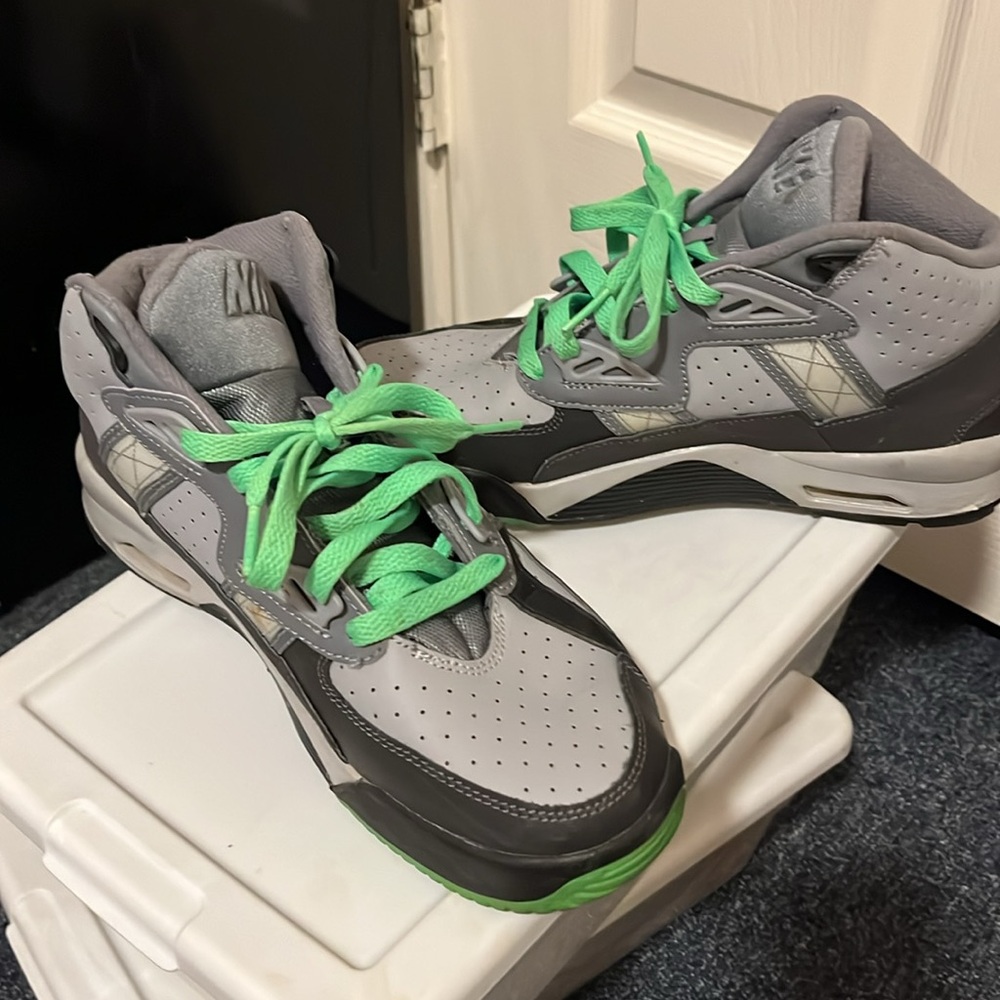NIKE Air trainer SC Stadium Dark and Light grey & poison Green Size 6.5Y (GS)